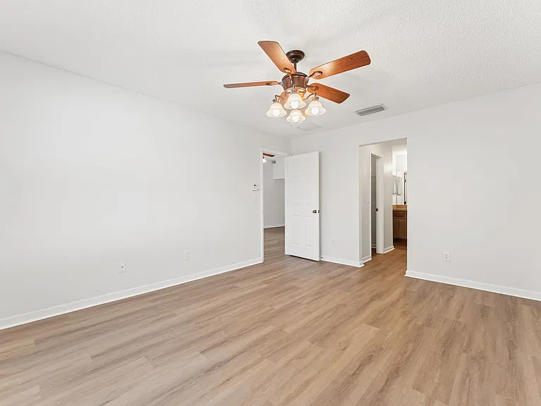 30 N Vermont Ave — Photo 10