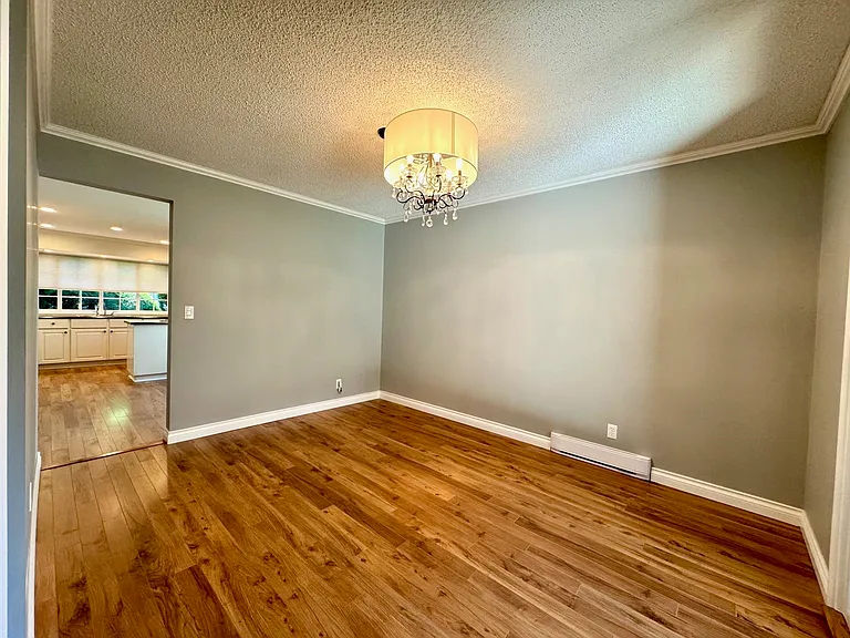 1032 Cornwall Dr — Photo 10