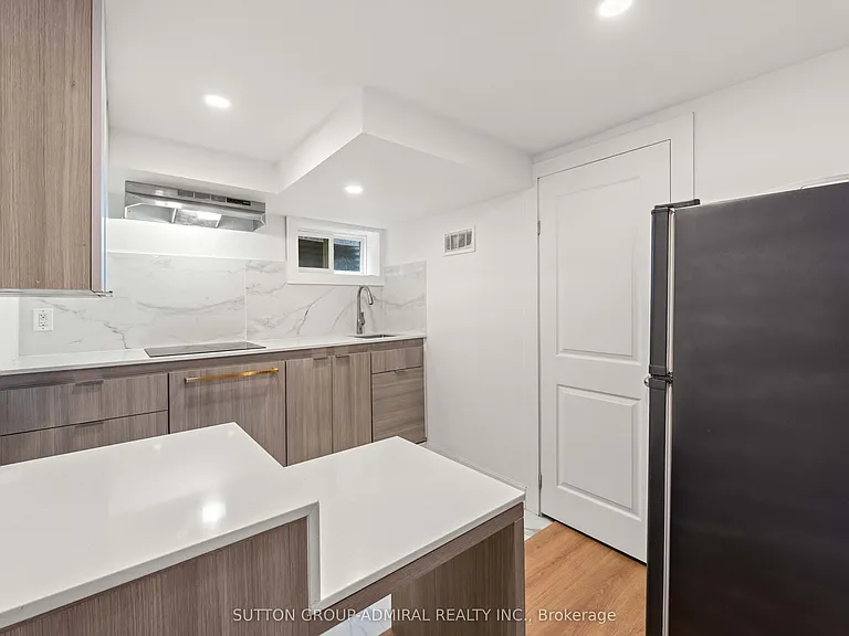 3 Hartland Rd #BASEMENT — Photo 13