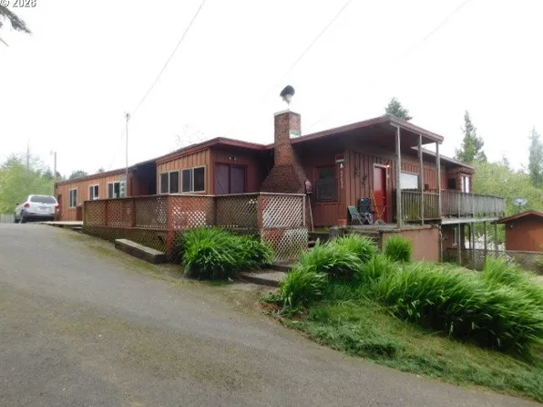 93690 Lorain Ln, Coos Bay, OR 97420