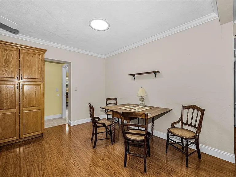 253 Park Cir S — Photo 16