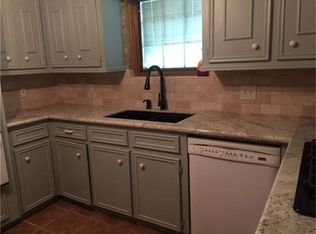 25 Crystal Lake Ln, Spring, TX 77380