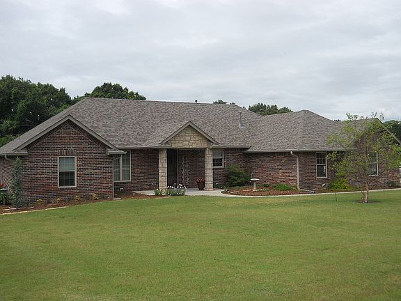 2nd image of 4 Pineyridge Ln