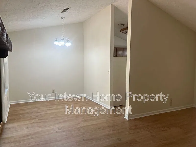 3 bed, 2.0 bath, 1260 sqft, $1,950 — Photo 4