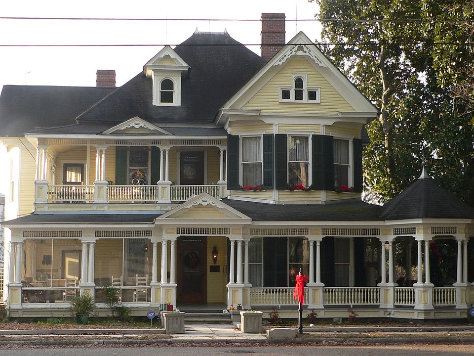 1st image of 209 W 8th St