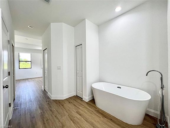 3rd image of 546 Aspen AVE S