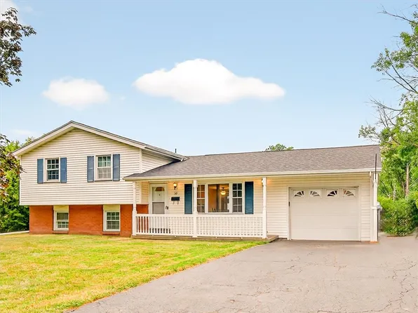 30 Hemlock Woods Ln, Rochester, NY 14615