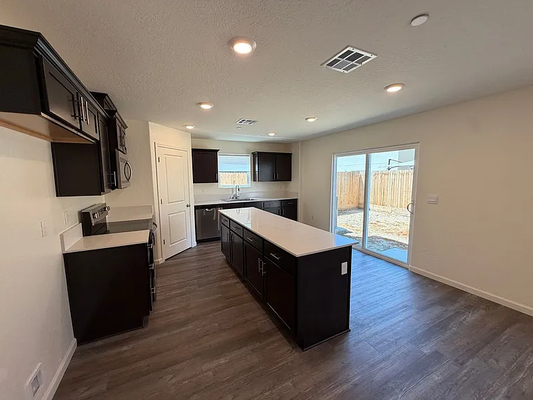 1902 W Meadow Dr — Photo 8