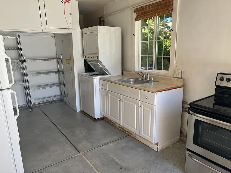 2108 Hillside Dr — Photo 32