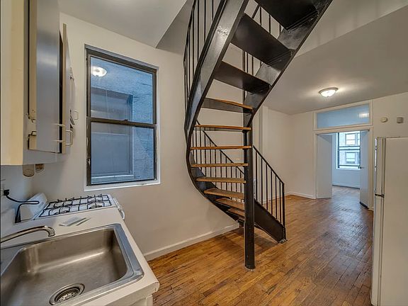 4th image of 320 E 34th St APT 6C