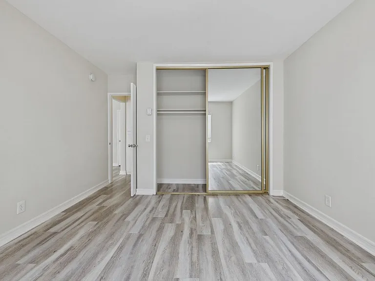 115 Doheny Apartments — Photo 53