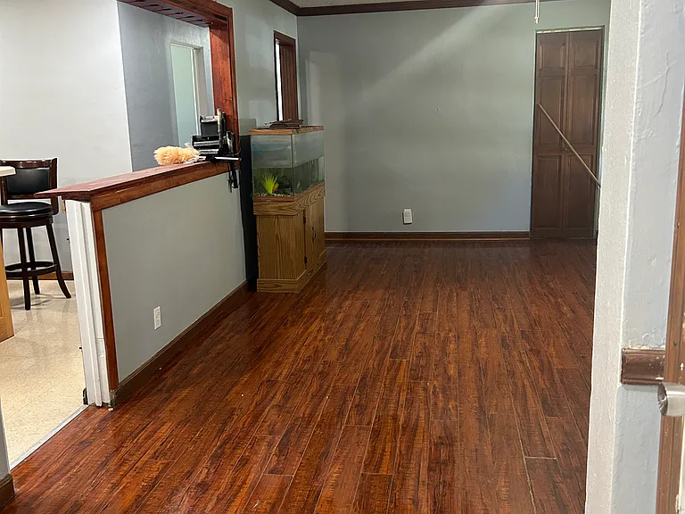 307 N Boehning St — Photo 10