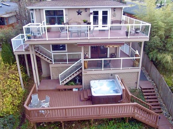 Lake side decks and hot tub
