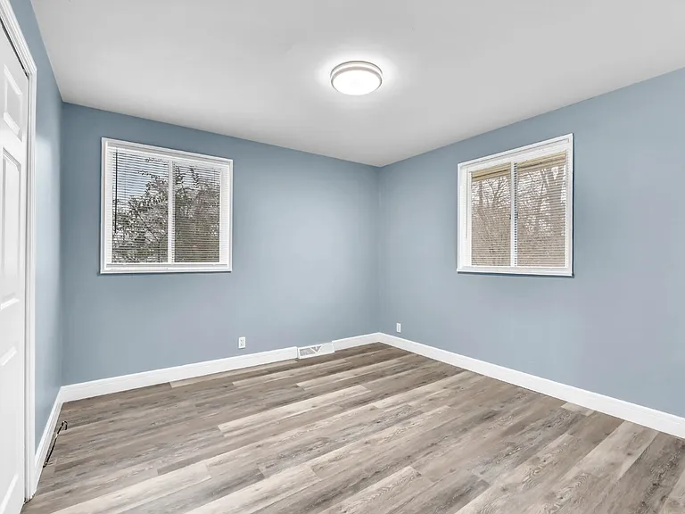 124 Yorktown Rd — Photo 15