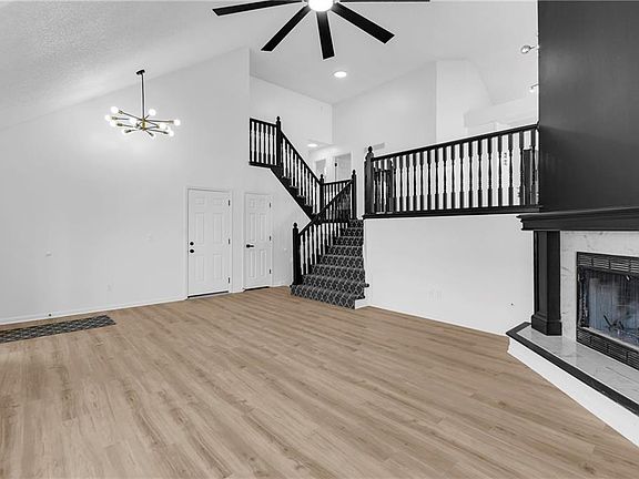 4th image of 220 NE Dreamweaver Ave