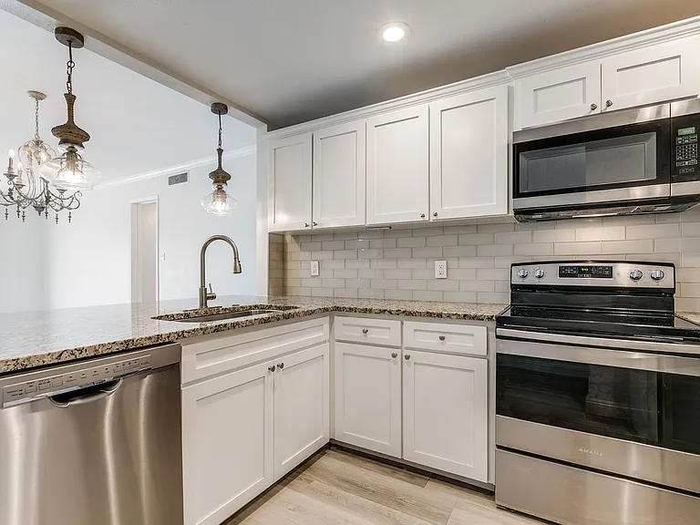 7709 Broadway #113 — Photo 9