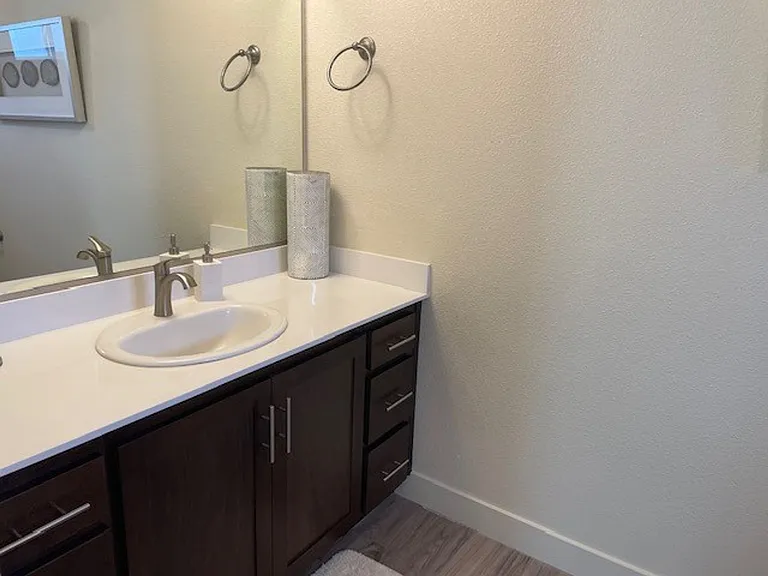 Luxe Ripon Apartments — Photo 11