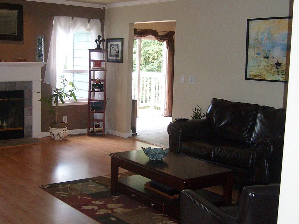 1st image of 806 NE Woods Pl