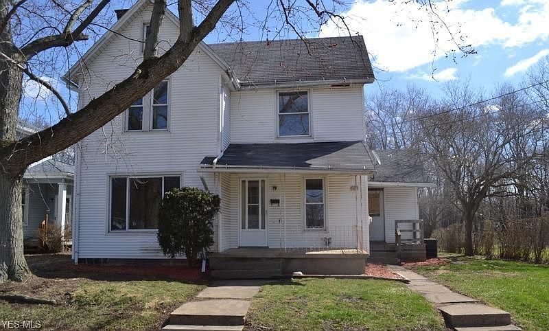 1st image of 662 Young St SE