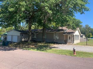 1201 4th St, Monett, MO 65708