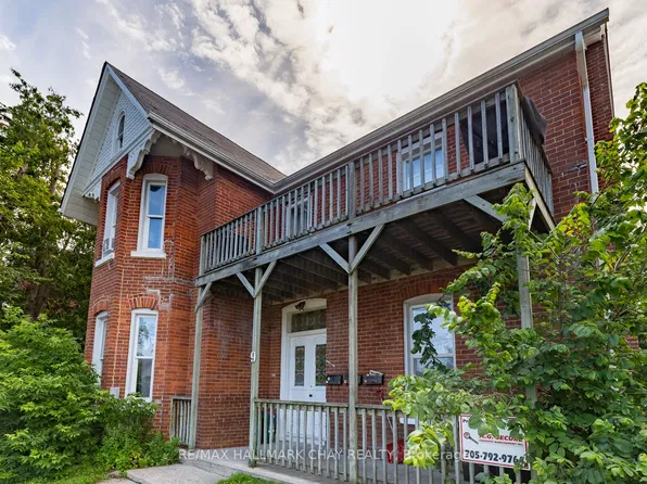 9 Penetang St, Barrie, ON L4M 1V5