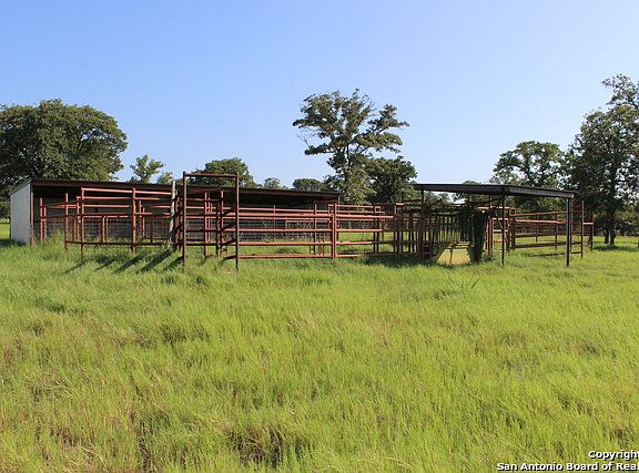 5th image of 622-B LITTLEHORN LN