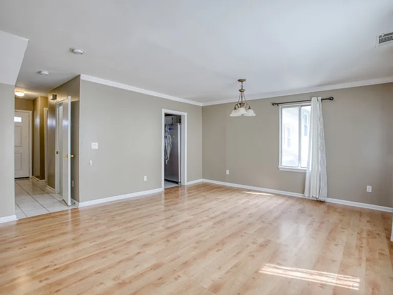 15 Renwick St #2 — Photo 7