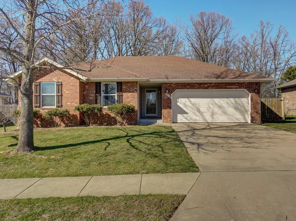 1303 E Hampton Drive, Ozark, MO 65721