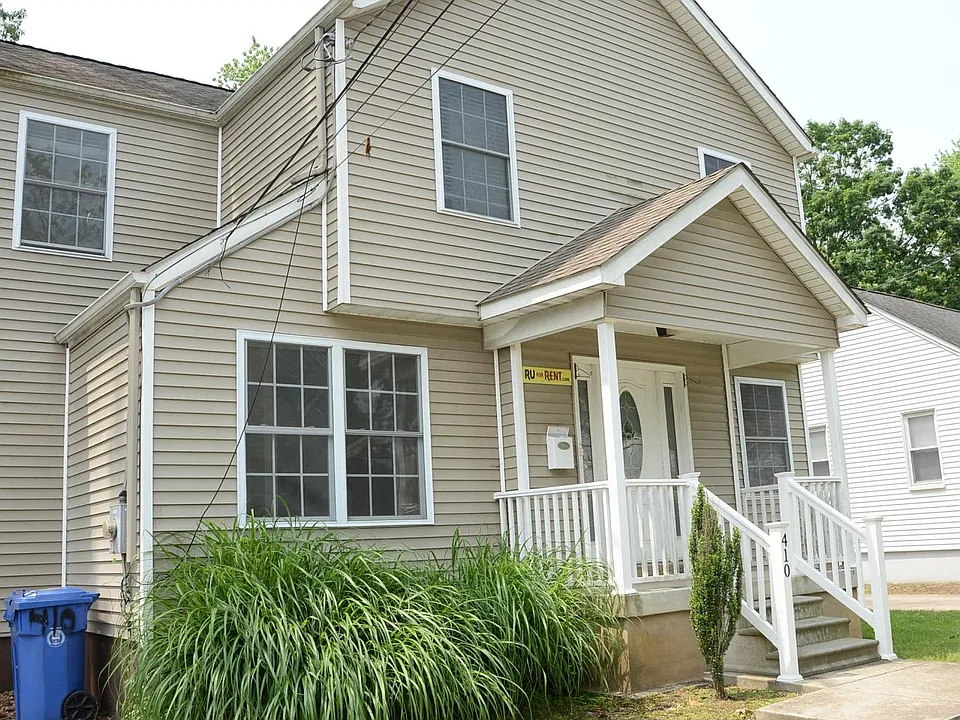 410 W High St