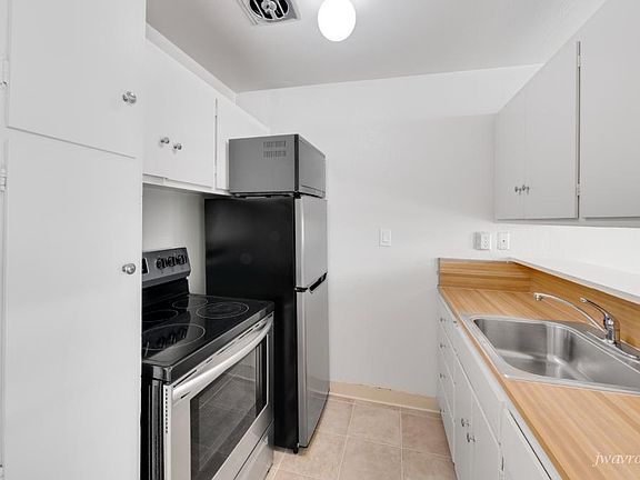 2nd image of 2920 Polk St APT 4