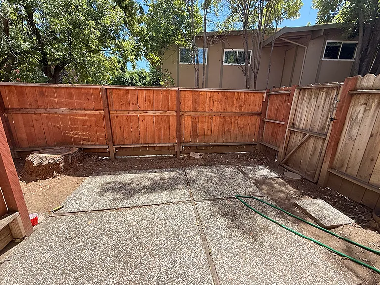 1352 Drake Dr #D — Photo 6