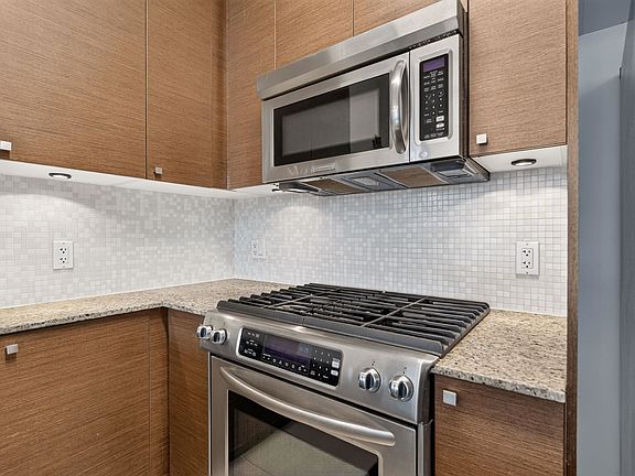 5th image of 400 Capilano Rd #1503