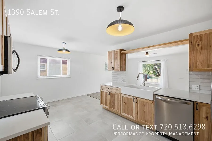Beautifully updated home — Photo 4