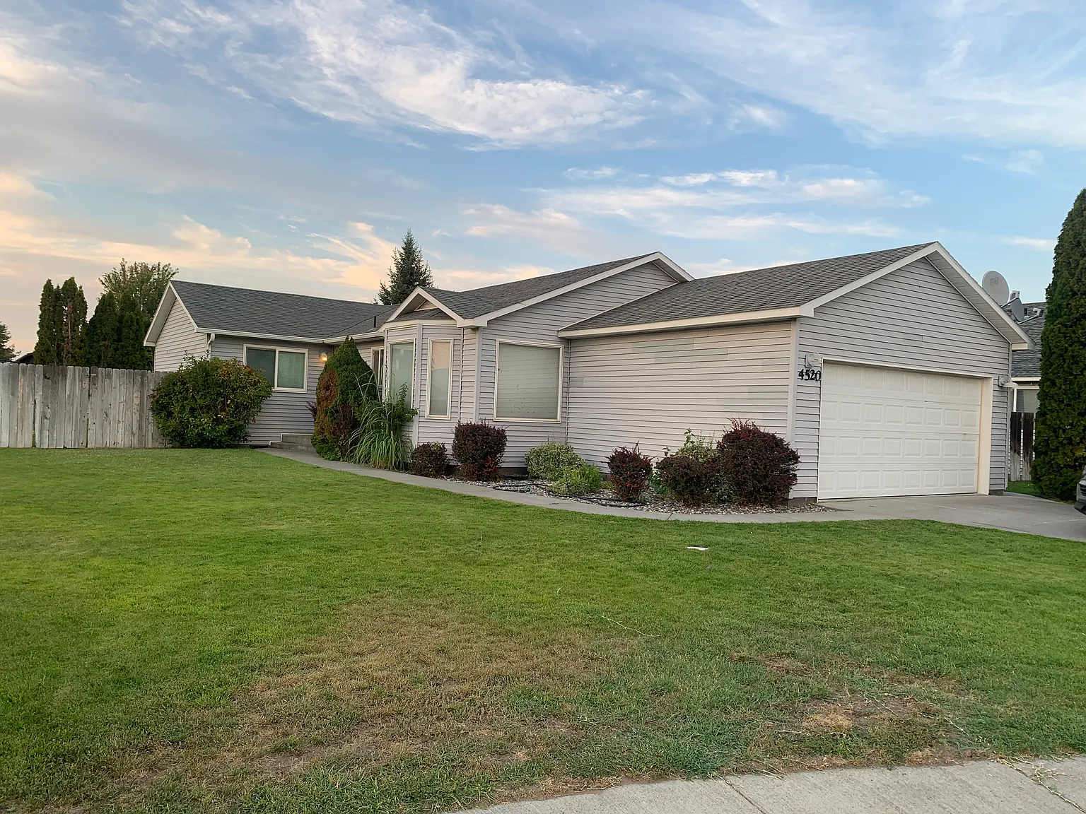 3 bed, 1443 sqft, $2,100 — Photo 1