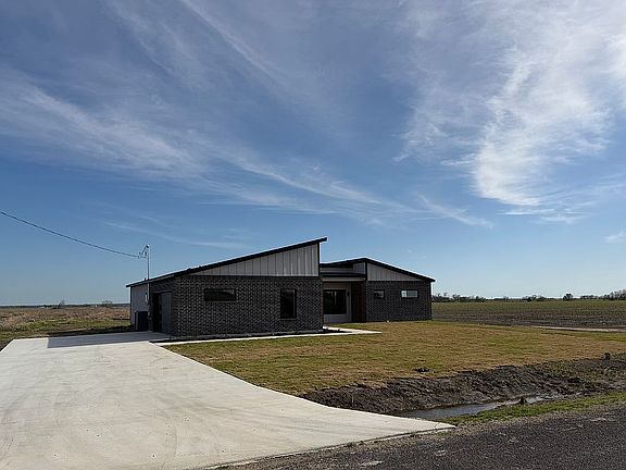 5th image of 2091 Goodwyn Rd