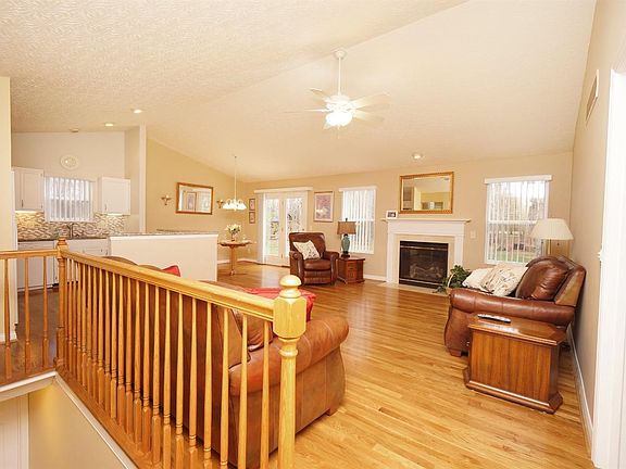3rd image of 3460 Winter Holly Dr