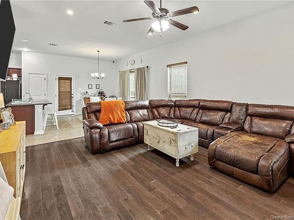 2nd image of 109 Briar Ct