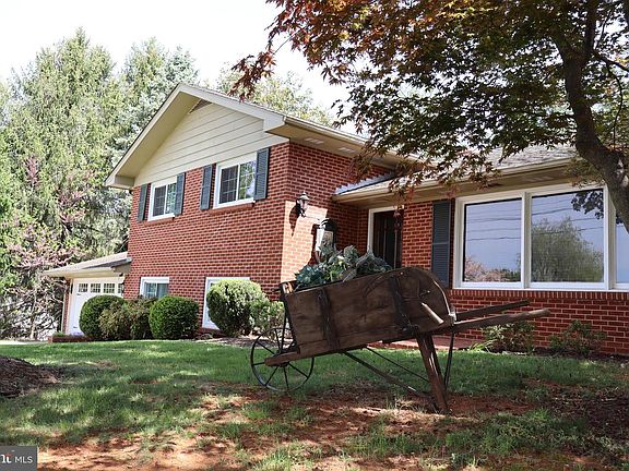 3rd image of 328 Jamestown Rd