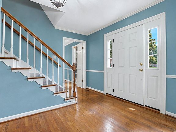 3rd image of 14 Saint Andrews Dr