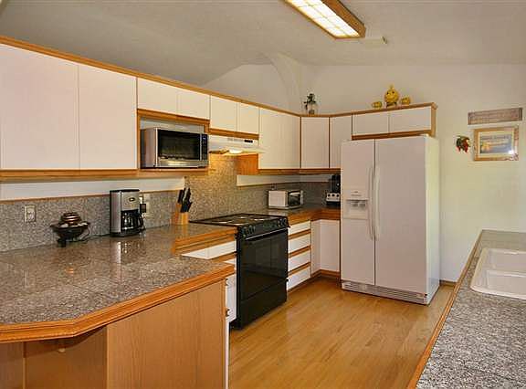 3rd image of 19521 E Crestwood