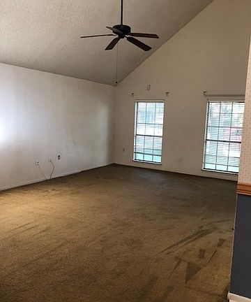 2nd image of 5827 Oak Run St