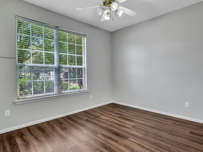 1601 Long Prairie Ct — Photo 9