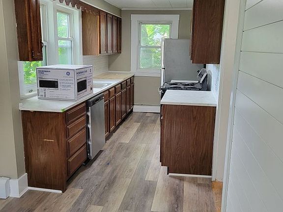 5th image of 189 Gilford Ave #1