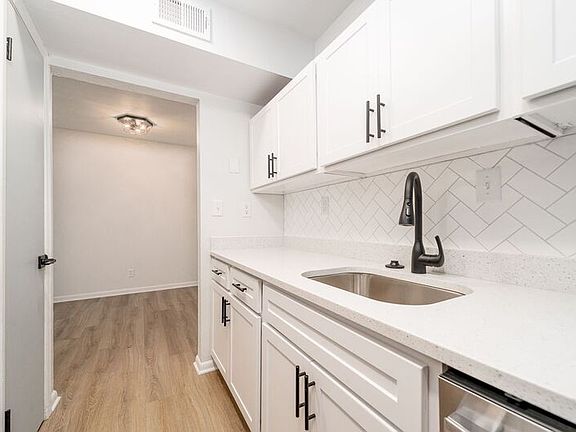 5th image of 9019 Chesapeake Blvd Unit C02