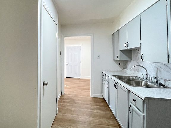 5th image of 526 E 3rd Ave