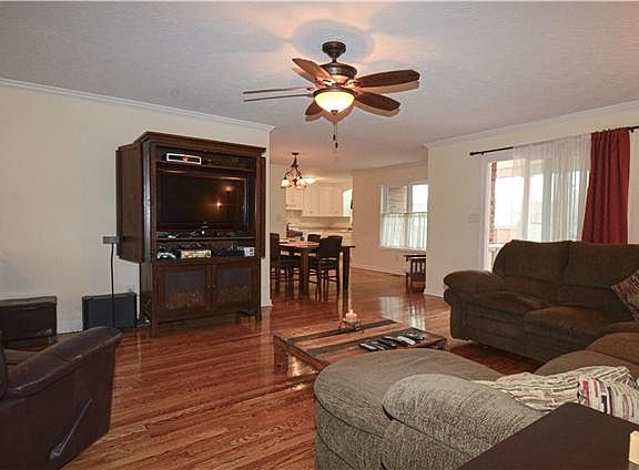 3rd image of 1121 Wedgewood Dr