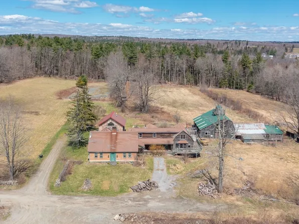 27 Broom St, Plainfield, MA 01070