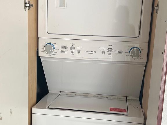 4th image of 708 SE 2nd Ave APT 423