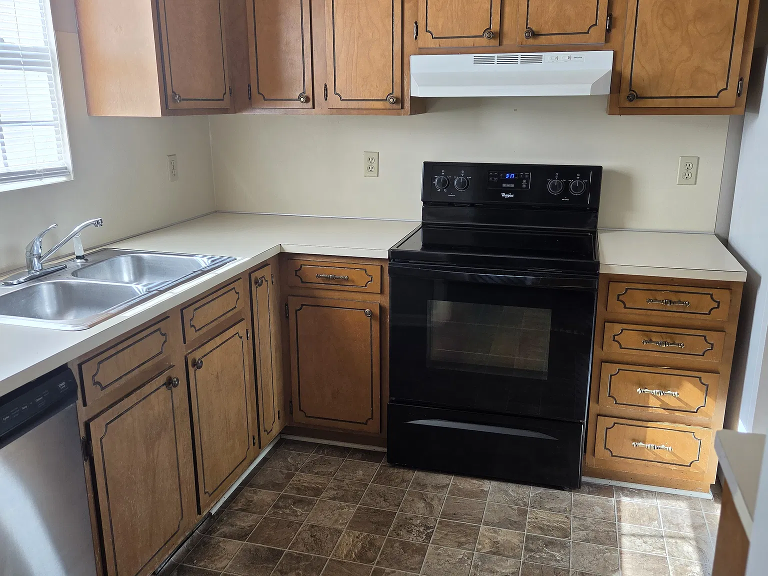 2 bed, 1.5 bath, $1,100 — Photo 4