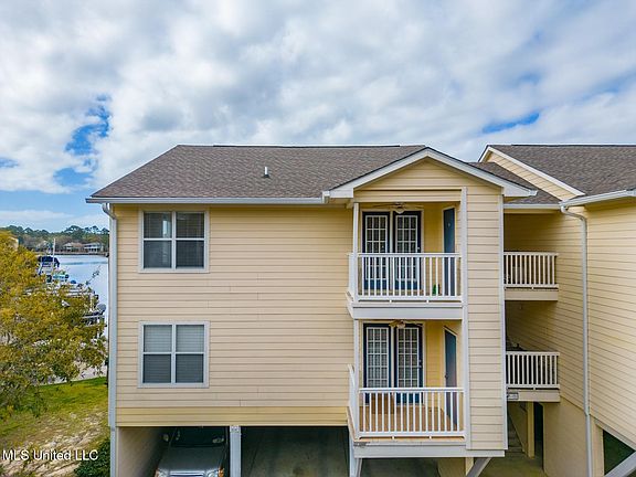 2nd image of 2421 Beachview Dr APT C2